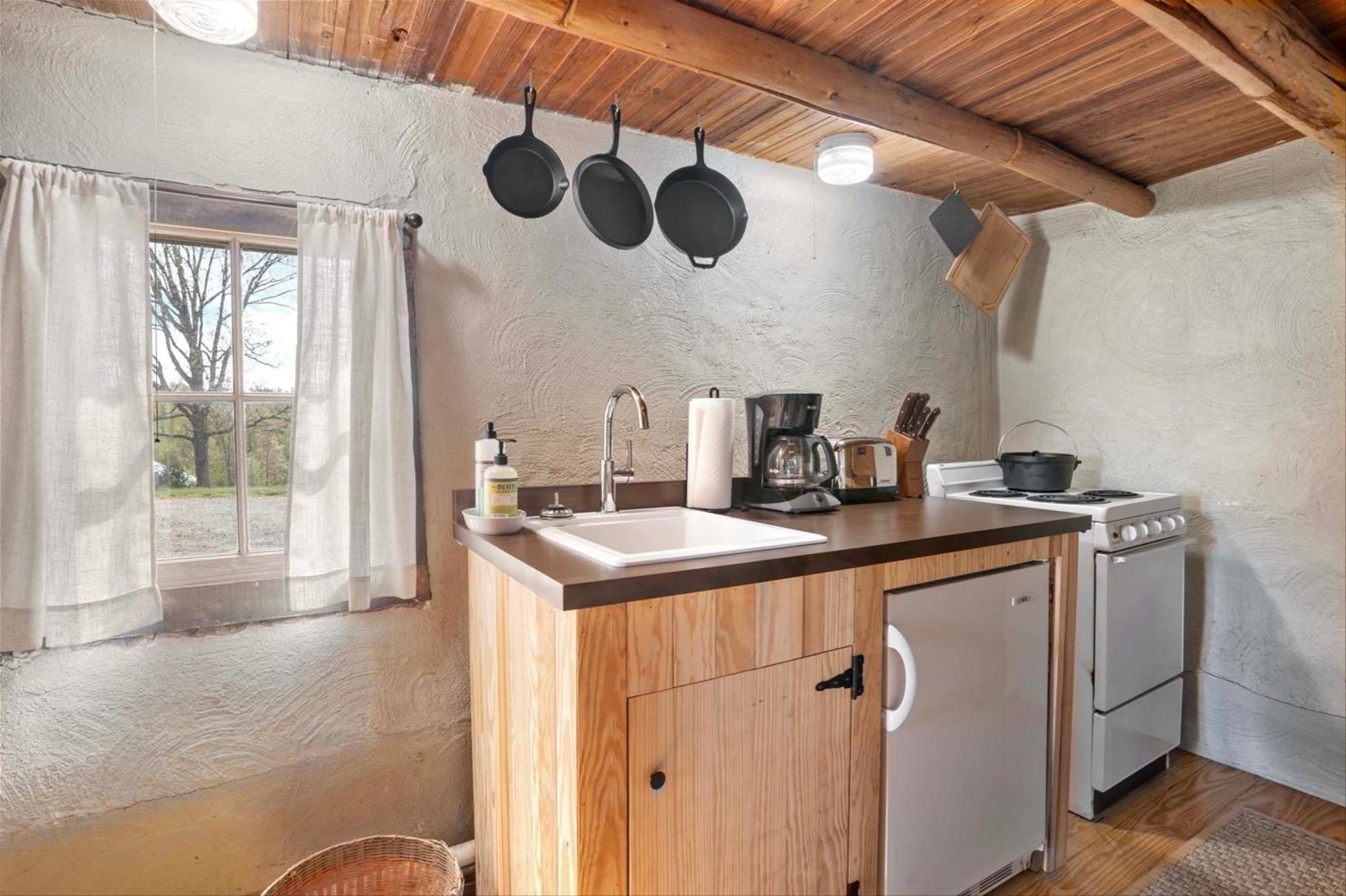 Rustic Baileys Retreat Cabin Near Wineries! Crozet Exterior foto